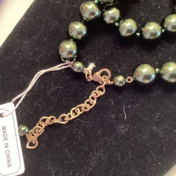 LaRadiant Brand 14 mm Simulated Glass Pearls in Green - Picture 7 of 7